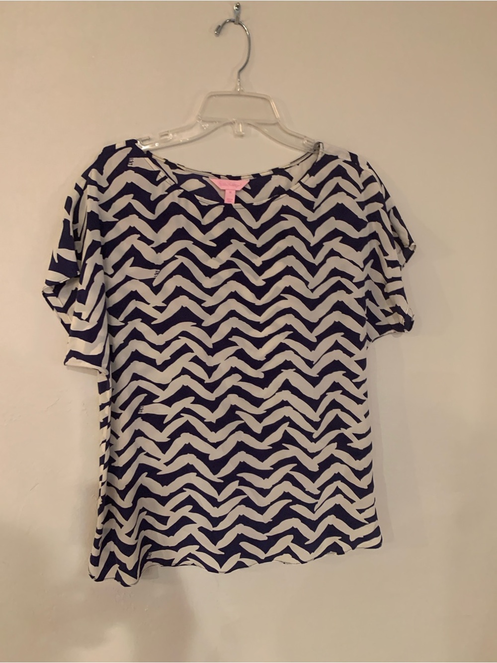 Lilly Pulitzer Unique Navy and White Seagull Print Short Sleeve  Top like NWOT M